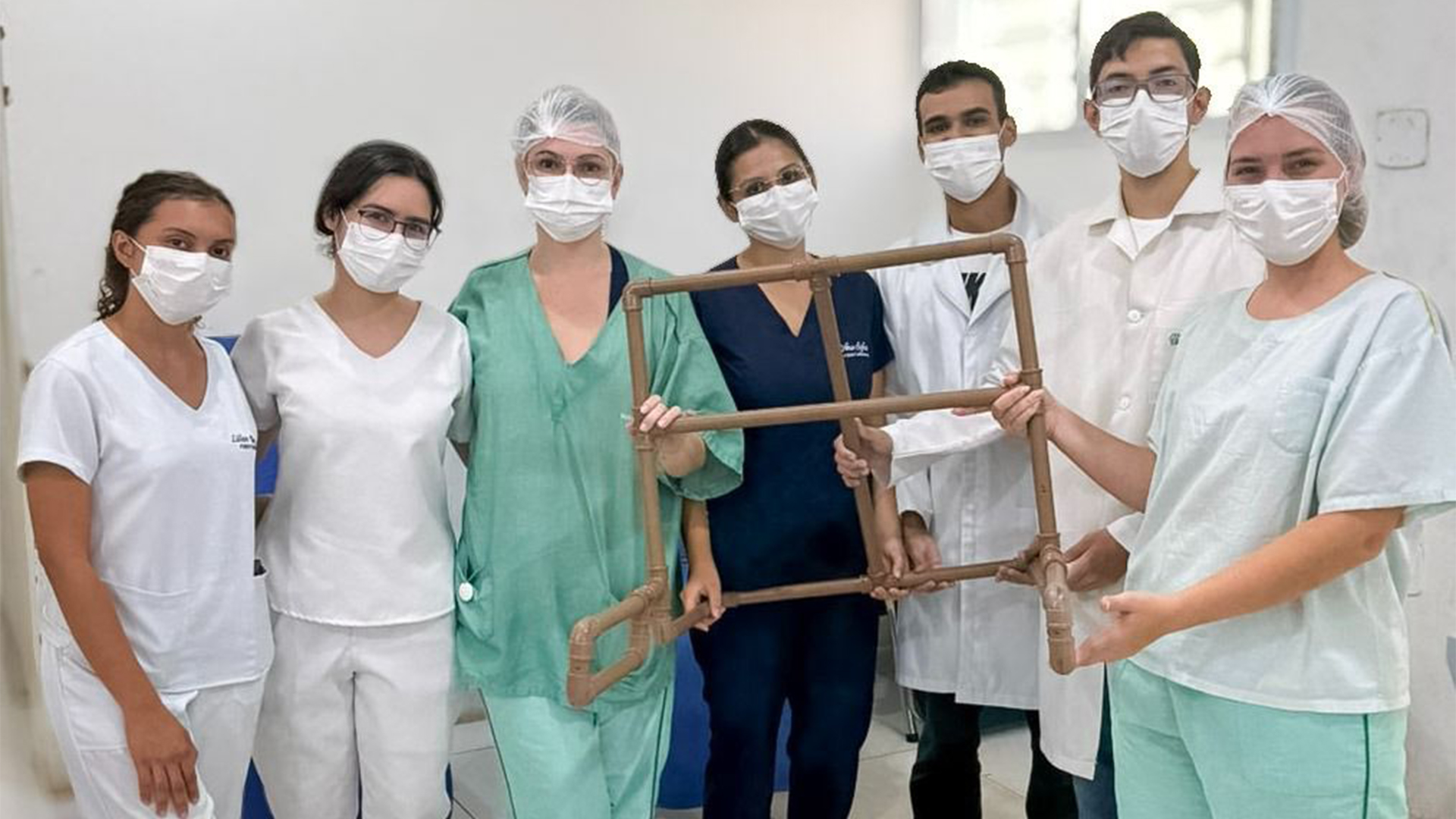 Desenvolvidas por alunos da CHRISFAPI, as cadeiras de PVC proporcionam posicionamento adequado e seguro, garantindo conforto e assistência aos pacientes. (Foto: Divulgação)