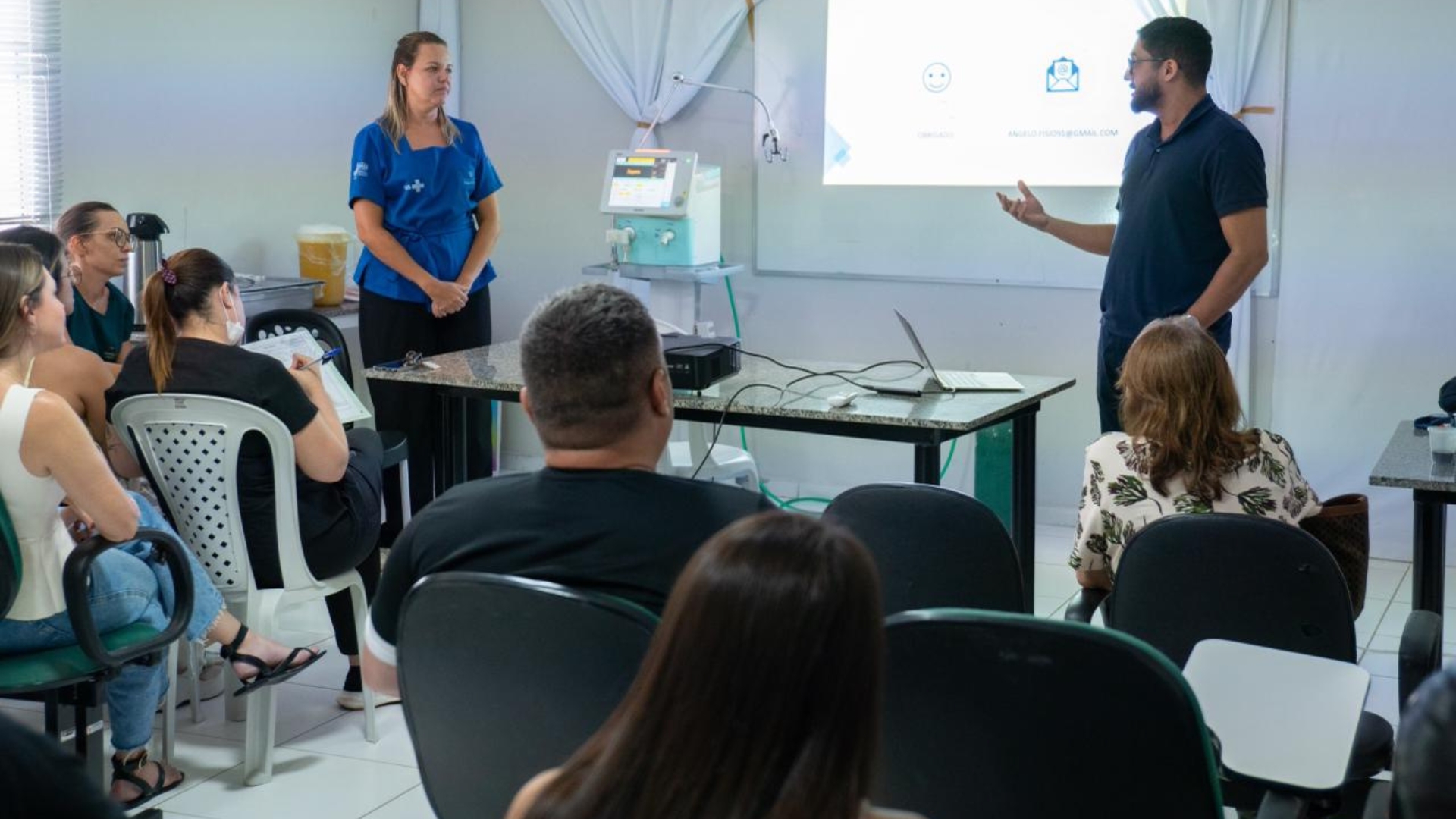 Por meio de um equipamento específico, o ventilador mecânico, que auxilia ou substitui temporariamente a respiração, o oxigênio consegue chegar aos pulmões do paciente, enquanto o gás carbônico é eliminado corretamente. (Foto: Clemilton Silva)
